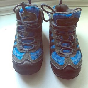 Hi Tec boys waterproof hiking boot size 1.5